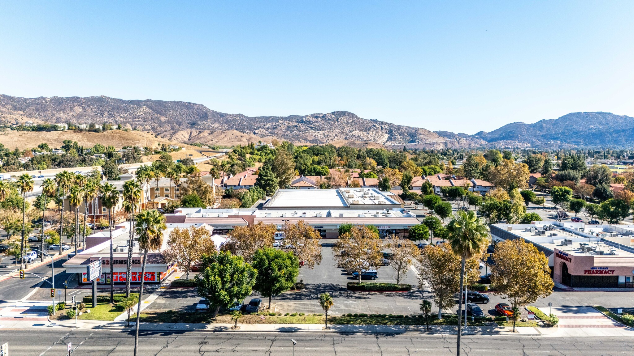2408-2480 Stearns St, Simi Valley, CA à louer Photo de l’immeuble– Image 1 sur 7