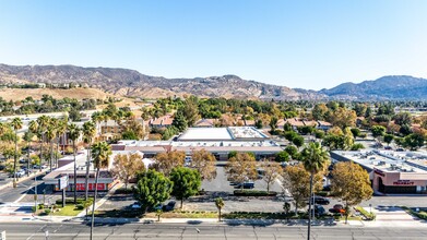 2408-2480 Stearns St, Simi Valley, CA à louer Photo de l’immeuble– Image 1 sur 7