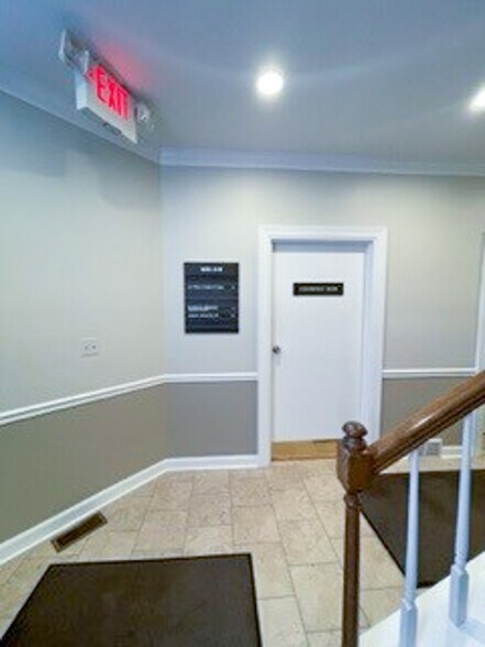 600 W Roosevelt Rd, Wheaton, IL à louer - Hall d’entrée – Image 3 sur 9