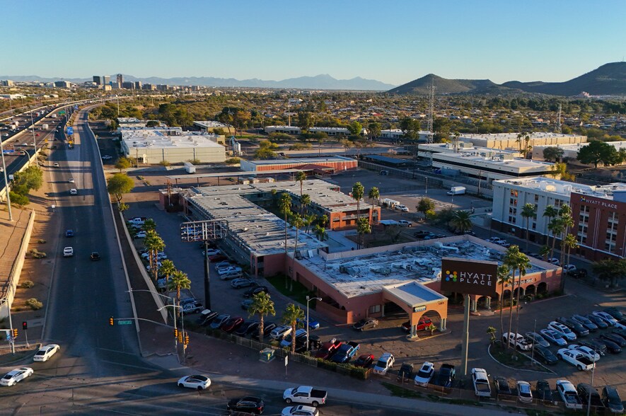 1365 W Grant Rd, Tucson, AZ à vendre - Photo de l’immeuble – Image 3 sur 43