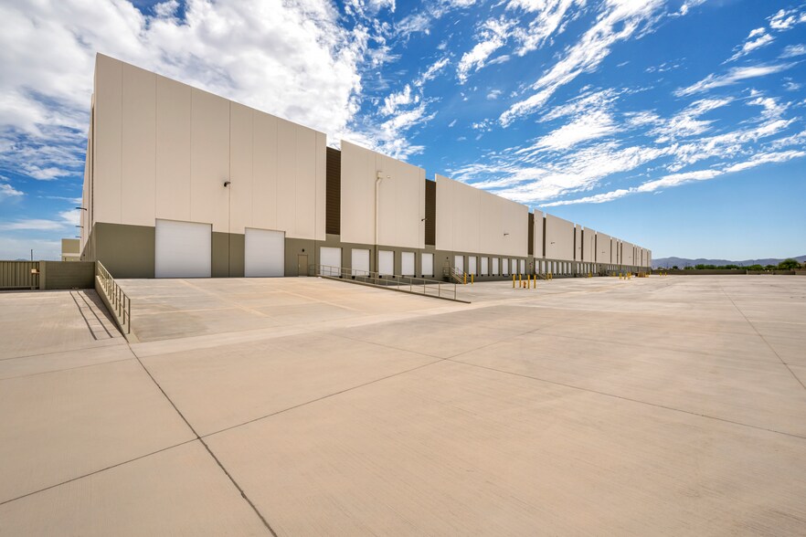 13301 N 137th Ave, Surprise, AZ à louer - Photo de l’immeuble – Image 3 sur 11