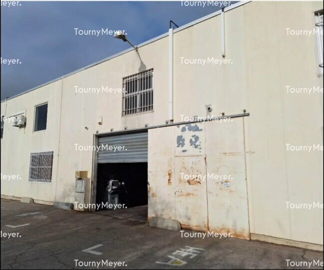 Plus de détails pour Local d'activités à louer