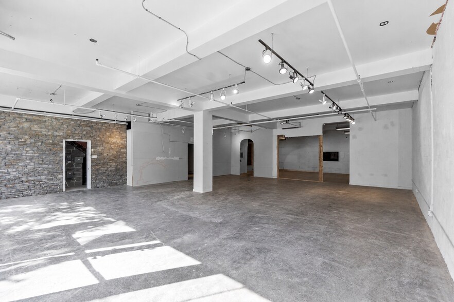 5409-5431 Boul Saint-Laurent, Montréal, QC à louer - Photo de l’immeuble – Image 2 sur 16