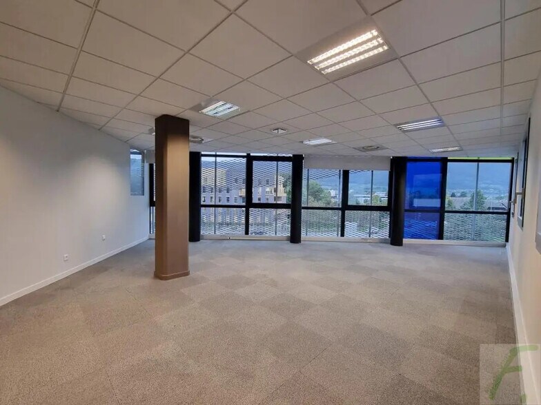 Bureau dans La Motte-Servolex à louer - Photo de l’immeuble – Image 1 sur 10