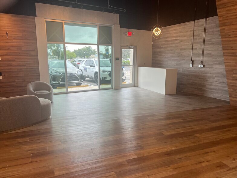 1751 W Copans Rd, Pompano Beach, FL à louer - Photo de l’immeuble – Image 3 sur 5