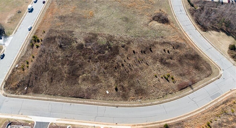 Hampton Plaza Rd, Kernersville, NC à vendre - Aérien – Image 1 sur 10