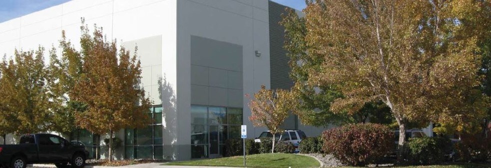 875 E Patriot Blvd, Reno, NV à louer - Photo de l’immeuble – Image 3 sur 7