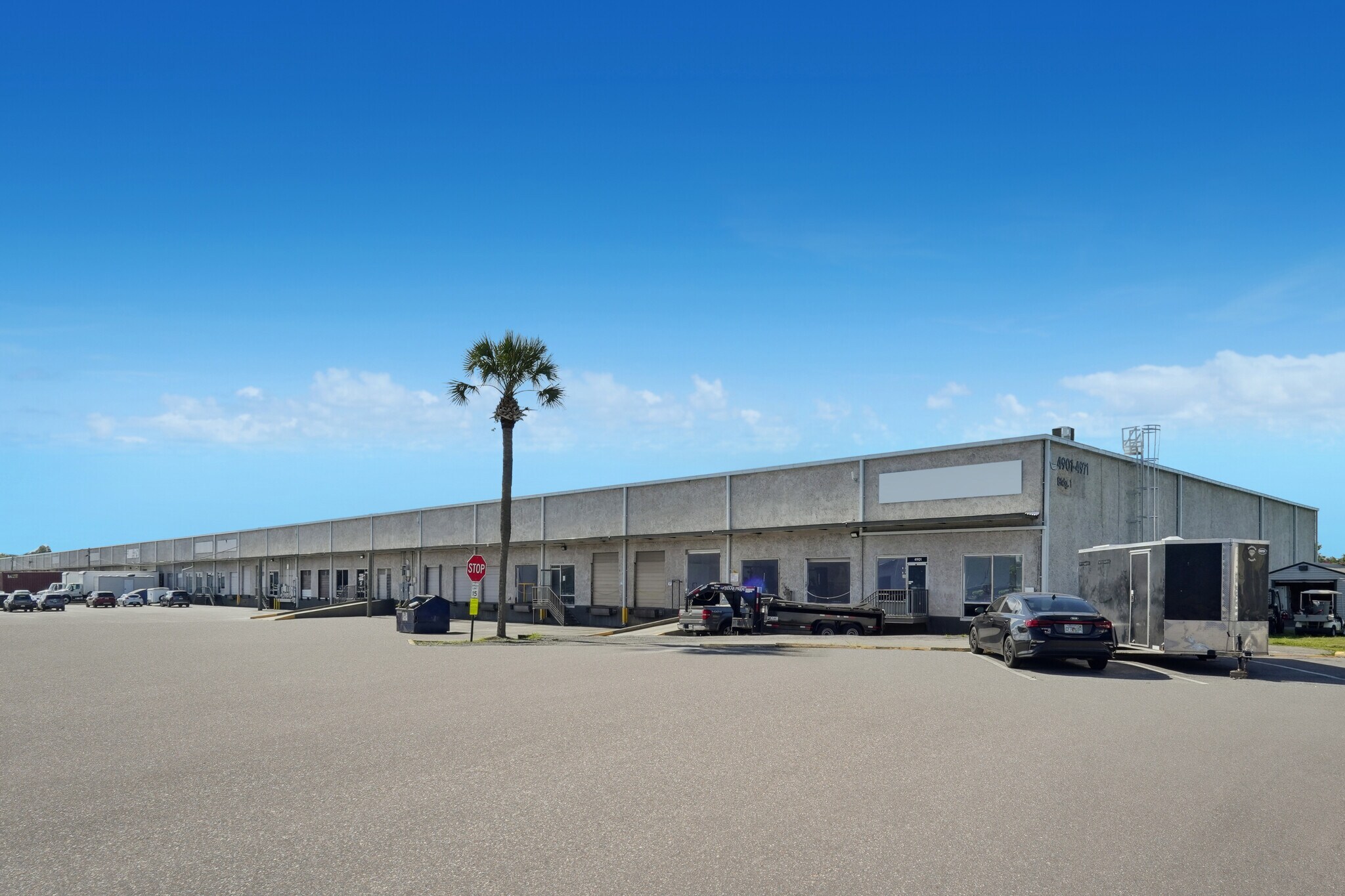 4502-4740 Transport Dr, Tampa, FL à louer Photo de l’immeuble– Image 1 sur 36