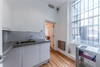 15 Poland St, Londres à louer Photo intérieure– Image 1 sur 4