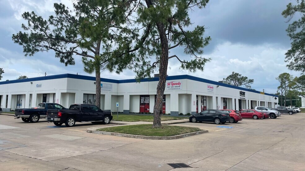 13230 Hempstead Hwy, Houston, TX à louer - Photo de l’immeuble – Image 2 sur 4