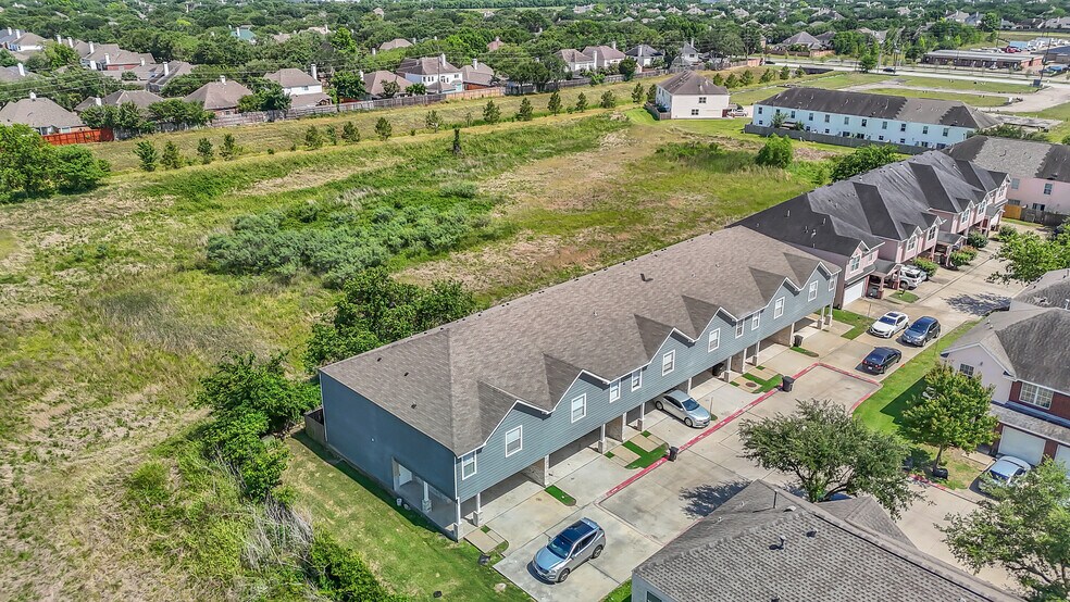 Venus Park portefeuille de 7 biens à vendre sur LoopNet.fr - Photo de l’immeuble – Image 3 sur 58