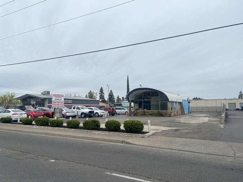 2425 Arden Way, Sacramento, CA à louer - Photo de l’immeuble – Image 1 sur 5