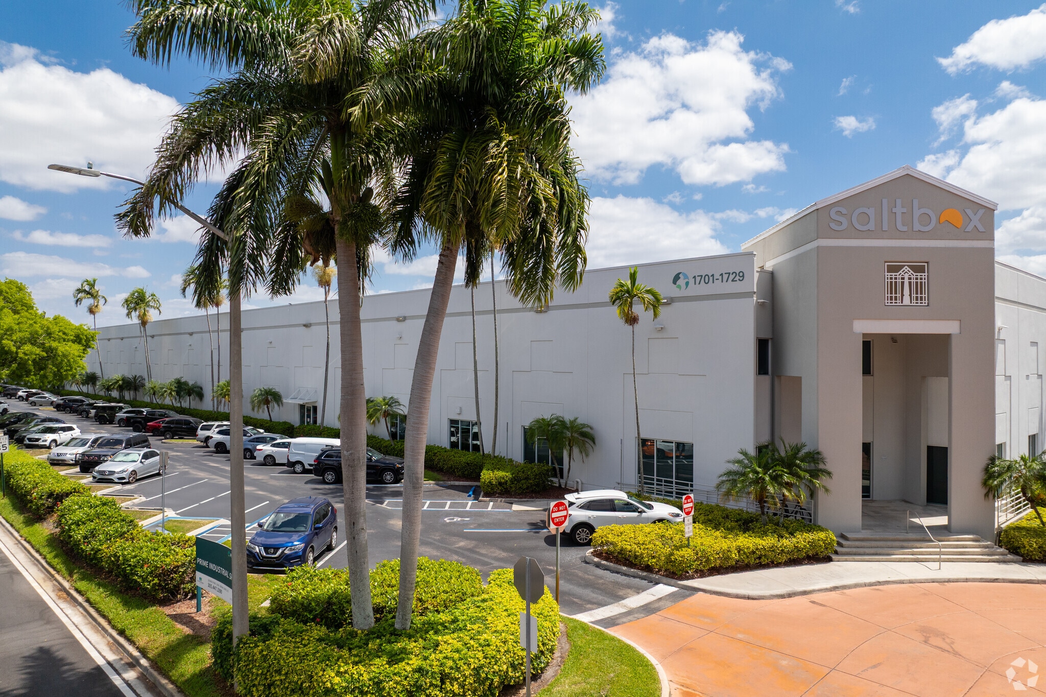 1701-1729 NW 84th Ave, Miami, FL à louer Photo principale– Image 1 sur 11