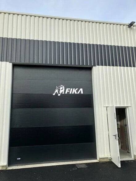 Local d’activités dans Montussan à louer - Photo de l’immeuble – Image 3 sur 6