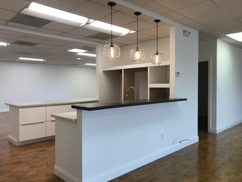 480 S California Ave, Palo Alto, CA à louer - Photo de l’immeuble – Image 2 sur 11