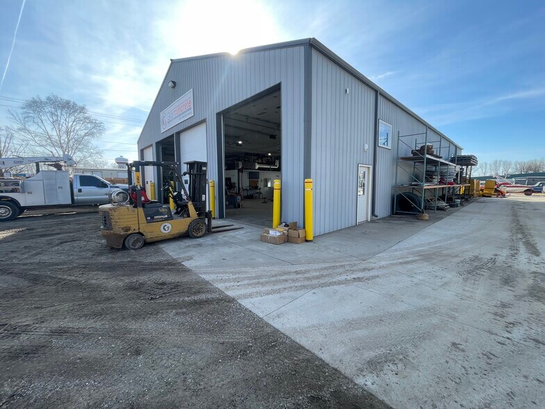 1521 Industrial Ave, Jefferson, WI à vendre - Photo de l’immeuble – Image 3 sur 10