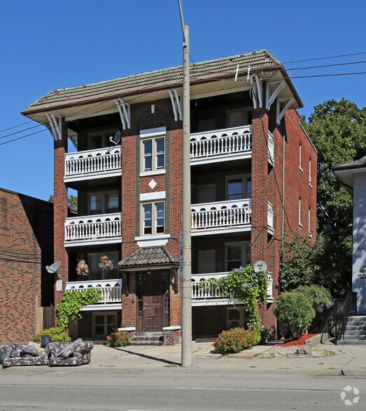 917 Main St E, Hamilton, ON à vendre - Photo principale – Image 1 sur 4