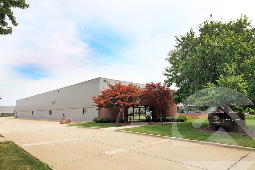 6555 Sims Dr, Sterling Heights, MI à louer - Photo principale – Image 1 sur 1