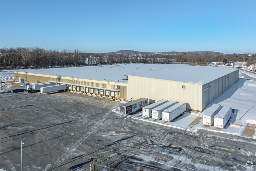 1215 Loop Rd, Lancaster, PA à louer - Photo de l’immeuble – Image 2 sur 6