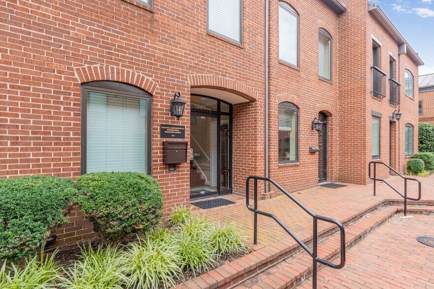 415 N Lee St, Alexandria, VA à louer - Photo de l’immeuble – Image 2 sur 13