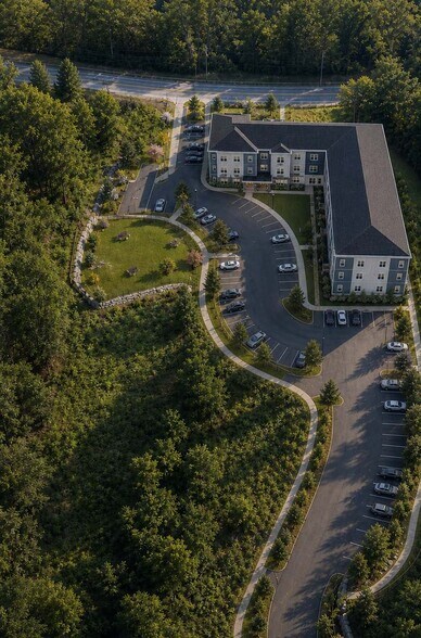 155 Crystal Lake Rd, Groton, CT à vendre - Photo de l’immeuble – Image 1 sur 3