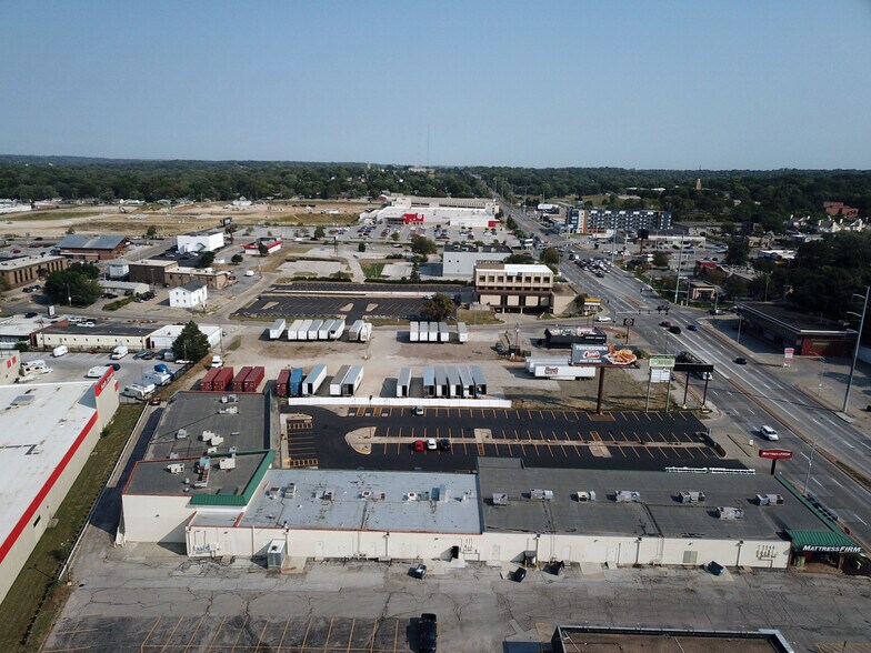 304-328 S 72nd St, Omaha, NE à louer - Photo de l’immeuble – Image 1 sur 1