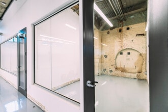 2744 E 11th St, Oakland, CA à louer Photo intérieure– Image 1 sur 3