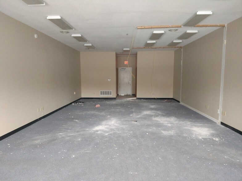 5836 N Lapeer Rd, North Branch, MI à louer - Photo intérieure – Image 3 sur 34