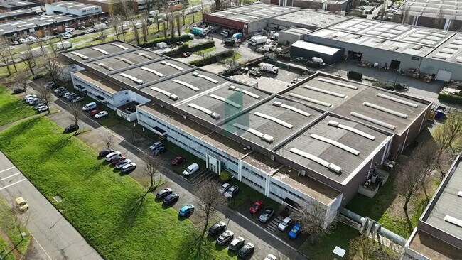 Plus de détails pour Local d'activités à louer