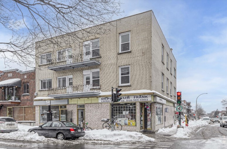 8250-8254 Rue Saint-Hubert, Montréal, QC à vendre - Photo principale – Image 1 sur 1