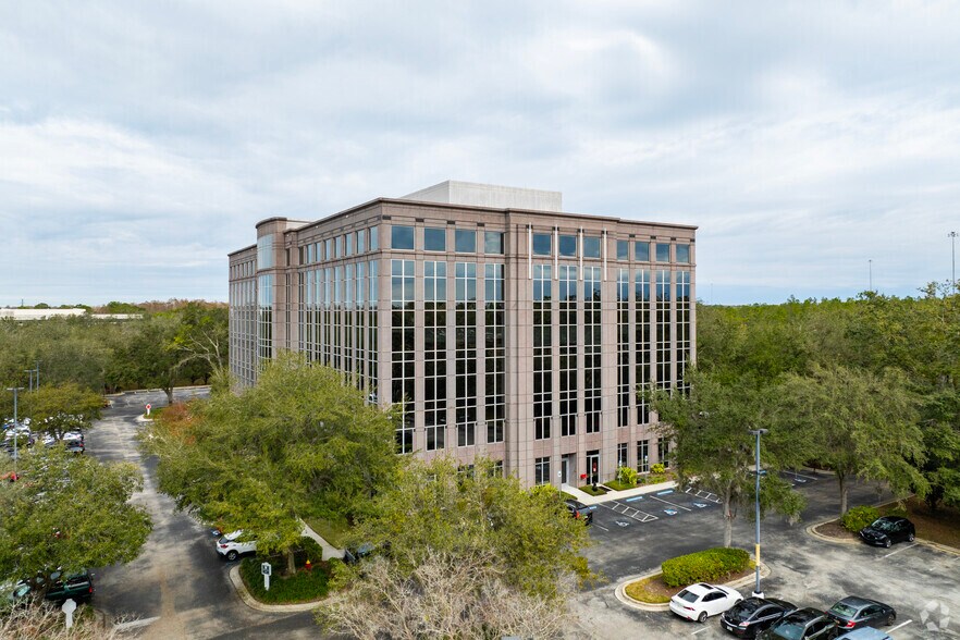 8800 Grand Oak Cir, Tampa, FL à louer - Photo de l’immeuble – Image 3 sur 6