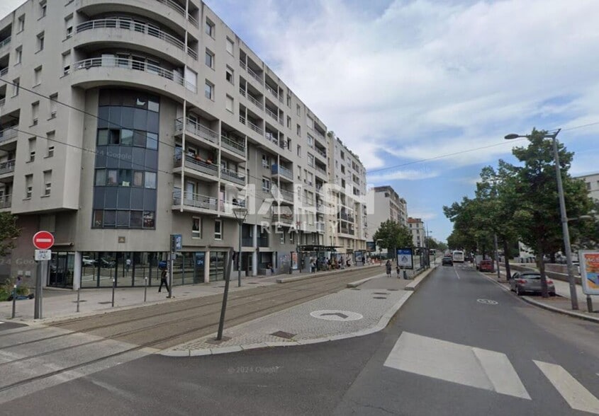 295 Avenue Berthelot, Lyon à louer - Photo de l’immeuble – Image 2 sur 3