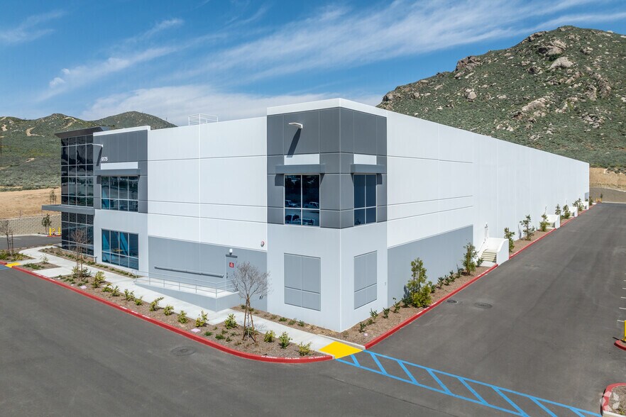 6175 20th St, Jurupa Valley, CA à vendre - Photo de l’immeuble – Image 2 sur 6