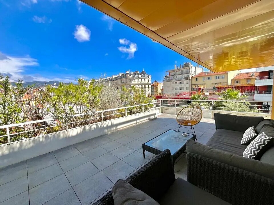 Bureau dans Nice à vendre Photo de l’immeuble– Image 1 sur 9