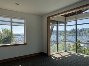 187 Parfitt Way SW, Bainbridge Island, WA à louer Photo de l’immeuble– Image 2 sur 7