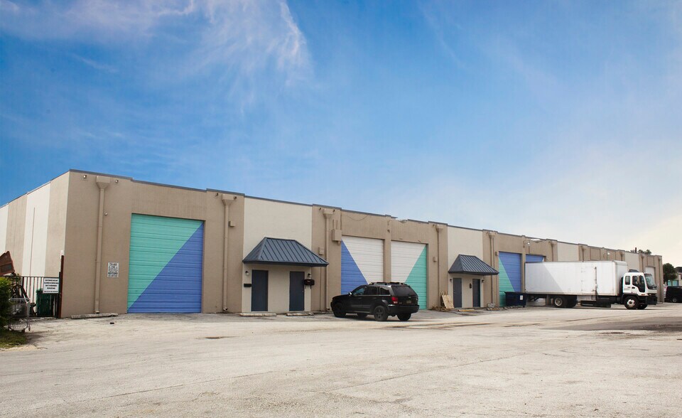 7301-7325 NW 46th St, Miami, FL à louer - Photo de l’immeuble – Image 2 sur 8