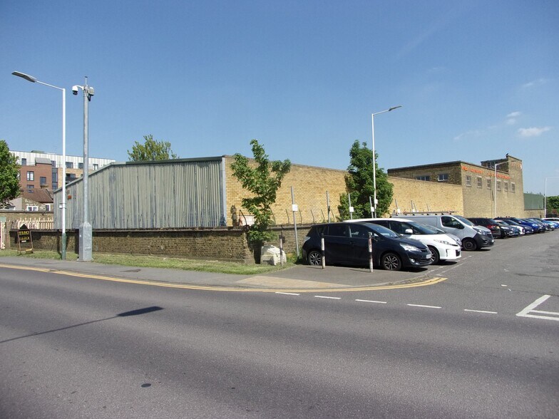 69-71 Oldchurch Rd, Romford à louer - Photo de l’immeuble – Image 2 sur 3