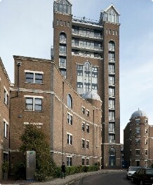 Coral Row, Londres à vendre - Photo principale – Image 1 sur 7