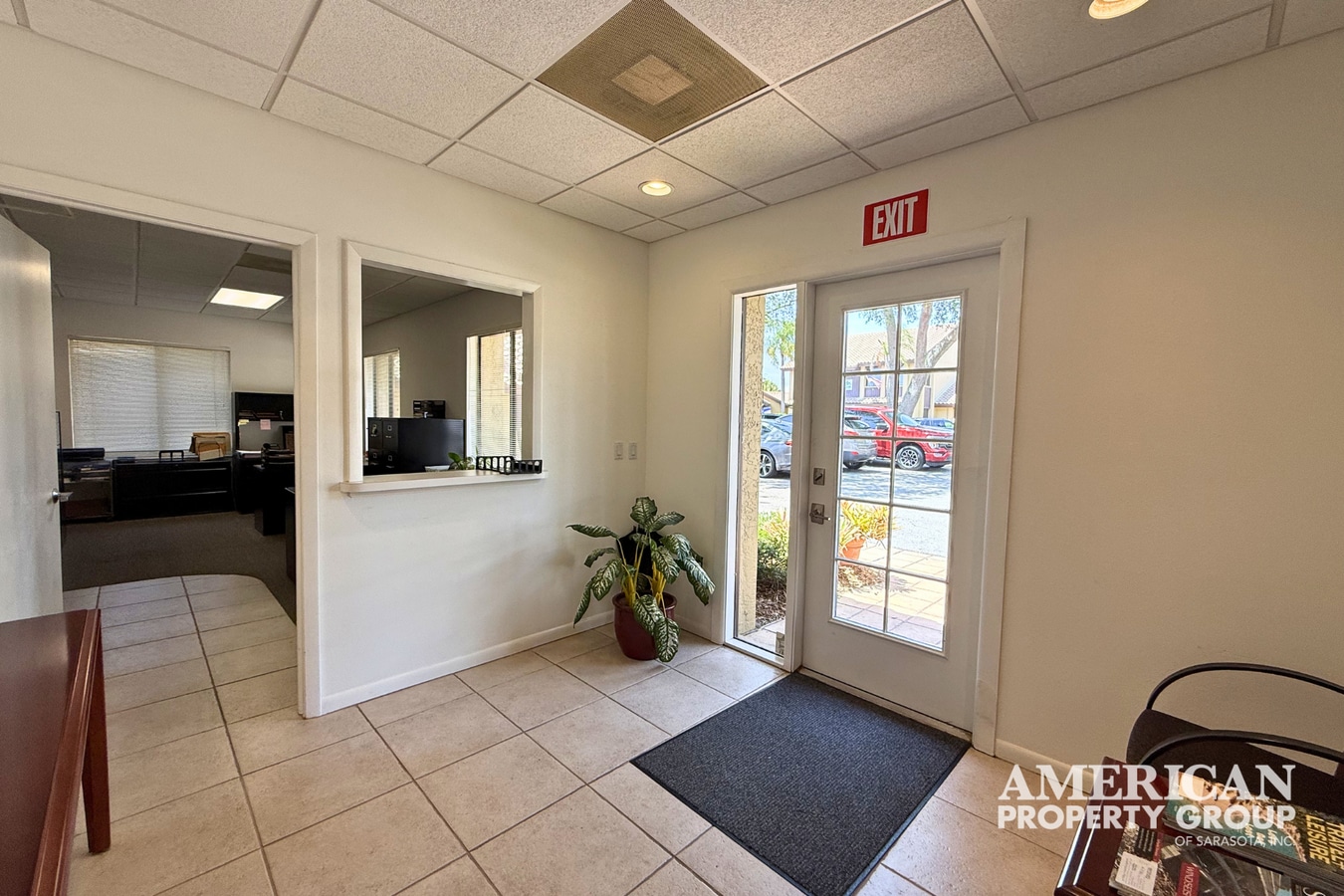 7085 S Tamiami Trl, Sarasota, FL 34231 - Lot 7085 -  - Photo intérieure - Image 2 of 14