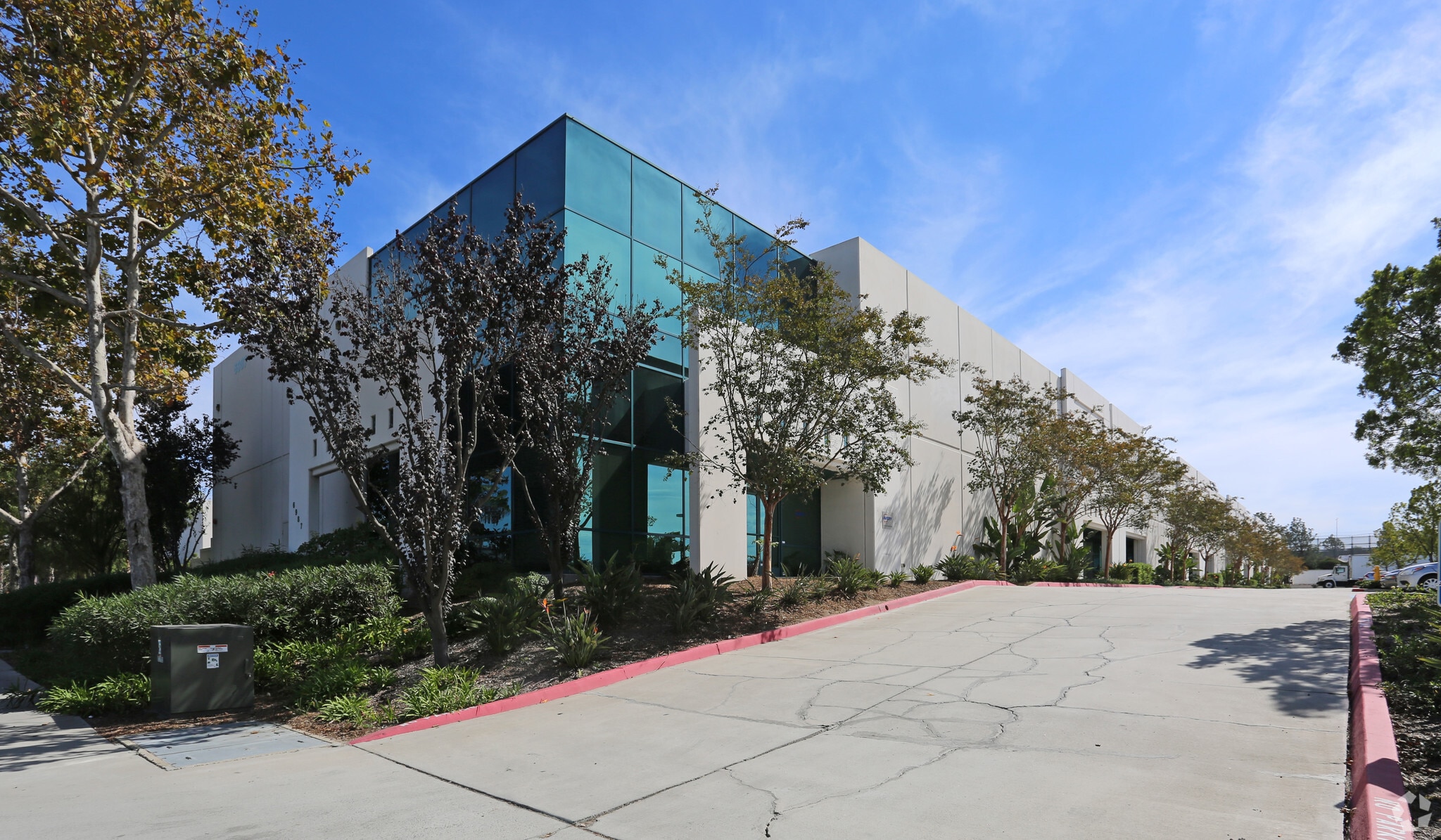 6987 Calle De Linea, San Diego, CA à louer Photo principale– Image 1 sur 5