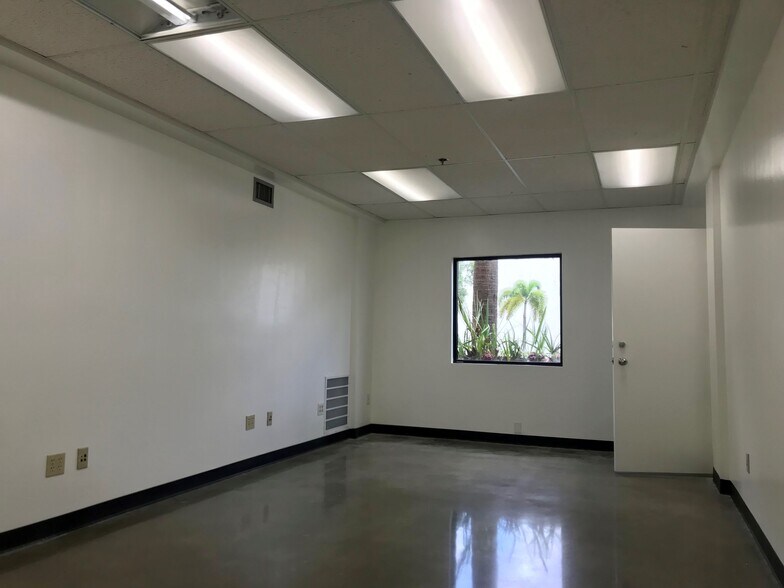 5360 NW 35th Ave, Fort Lauderdale, FL à louer - Photo de l’immeuble – Image 3 sur 17