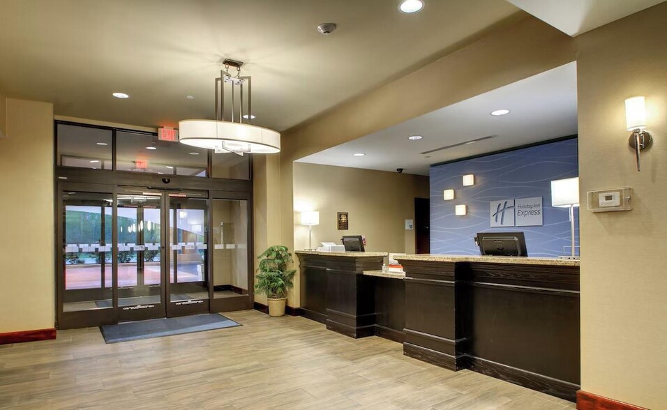 639 S Canal St, Natchez, MS à vendre - Hall d’entrée – Image 3 sur 17