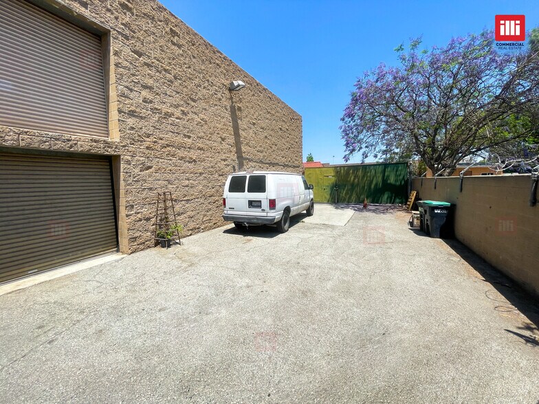 13916 Ramona Blvd, Baldwin Park, CA à louer - Photo de l’immeuble – Image 3 sur 6