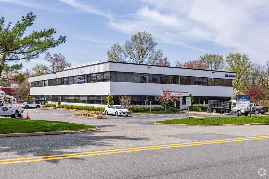 160 Summit Ave, Montvale, NJ à louer - Photo principale – Image 1 sur 12