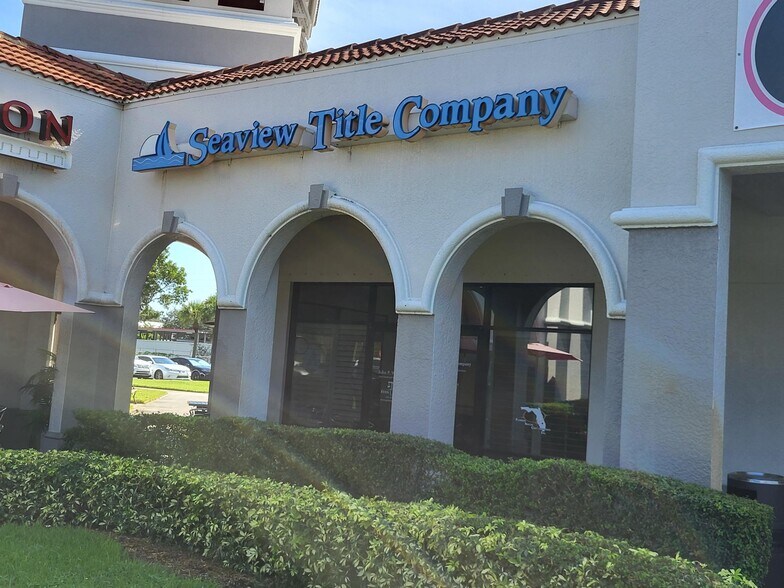 1575 Pine Ridge Rd, Naples, FL à louer - Photo de l’immeuble – Image 1 sur 8