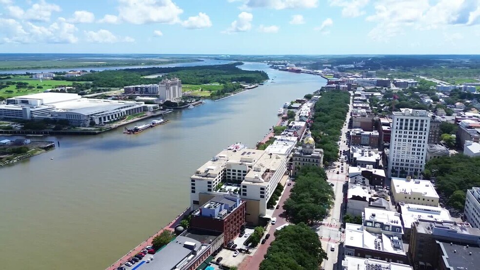 301-303 W Bay St, Savannah, GA à louer - Vidéo sur l’annonce professionnelle – Image 2 sur 14