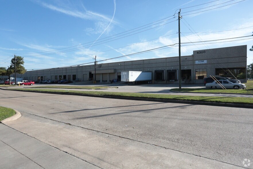 4300 Pine Timbers St, Houston, TX à louer - Photo de l’immeuble – Image 1 sur 4