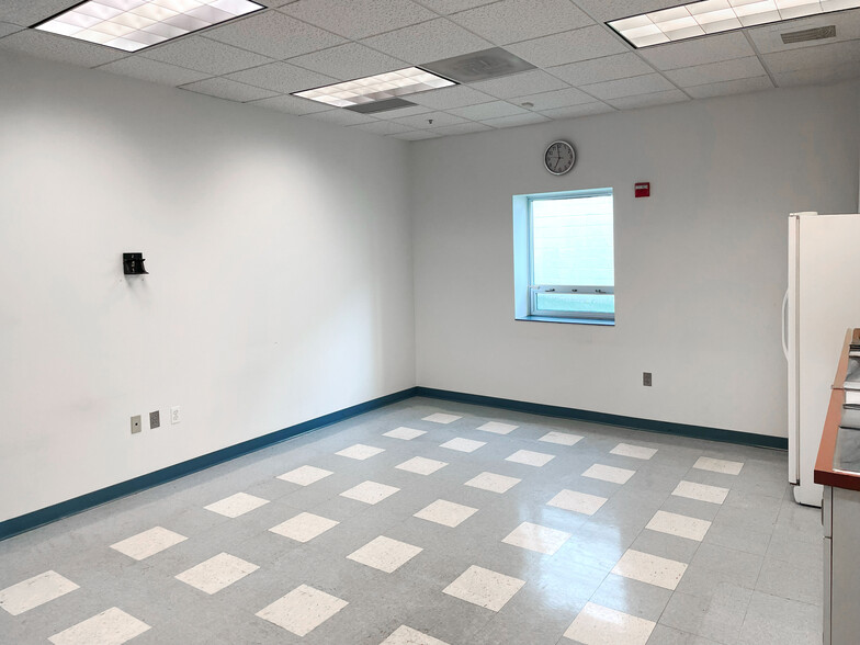 300 N Stonestreet Ave, Rockville, MD à louer - Photo de l’immeuble – Image 3 sur 20
