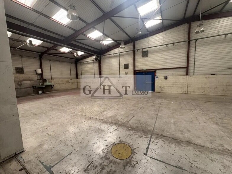 Bureau dans Saint-Soupplets à louer - Photo de l’immeuble – Image 3 sur 14