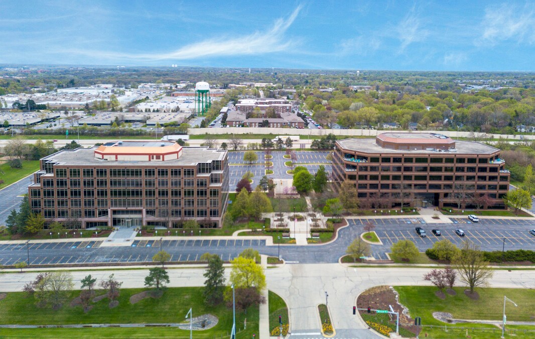 2441 Warrenville Rd, Lisle, IL à louer Photo principale– Image 1 sur 13